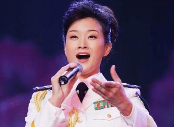 娱乐圈吃瓜歌手都有谁,揭秘那些热衷于八卦的乐坛明星