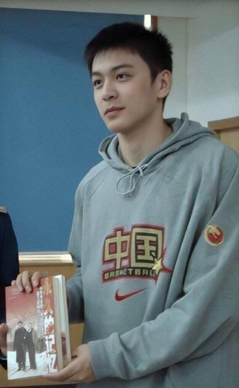 爆改男明星网红,逆袭之路，从平凡到闪耀