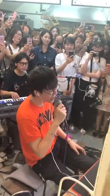 明星网红直播唱歌视频,网红明星直播演唱会精彩回顾