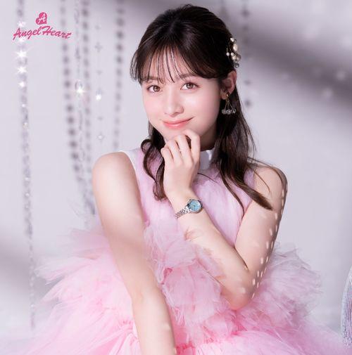 蛋糕明星网红图片女,甜美女生演绎甜蜜艺术