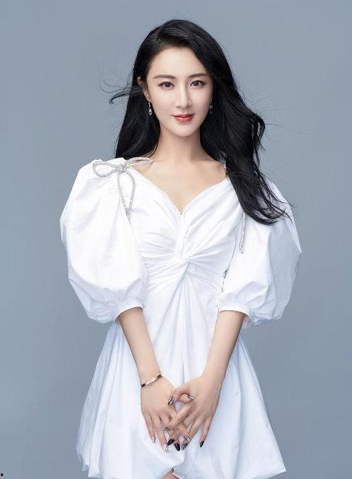 小明星网红多少斤,多少斤的身材火辣吸睛？”