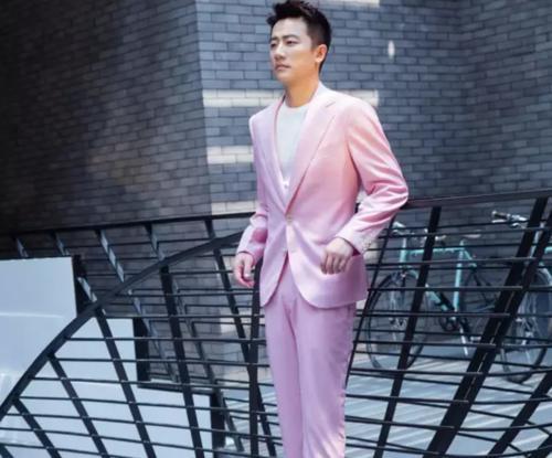 明星网红西服搭配图片,时尚与品味的完美融合
