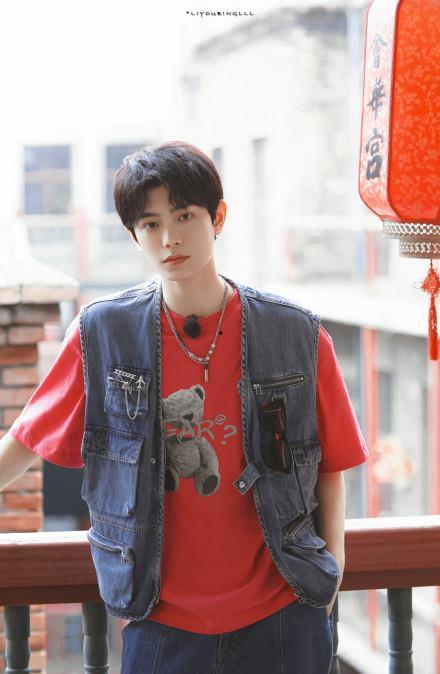 杨超越白敬亭吃瓜爆料,娱乐圈幕后故事大揭秘