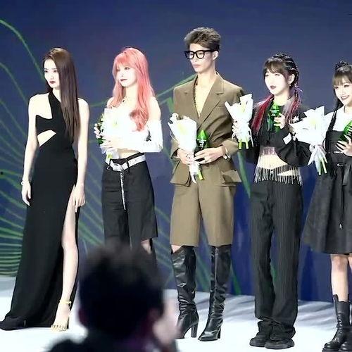 明星网红同台走秀,网红明星共赴时尚盛宴