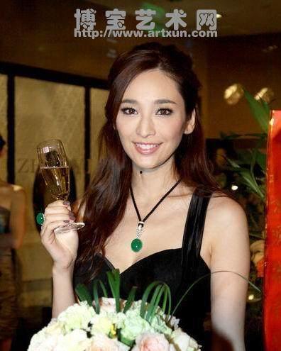 明星网红翡翠是谁,揭秘明星网红翡翠的璀璨魅力