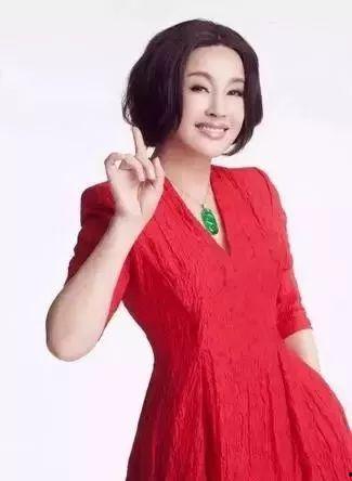 明星网红翡翠是谁,揭秘明星网红翡翠的璀璨魅力