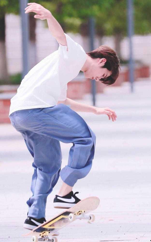 明星网红滑滑板图片,明星网红们的时尚运动瞬间